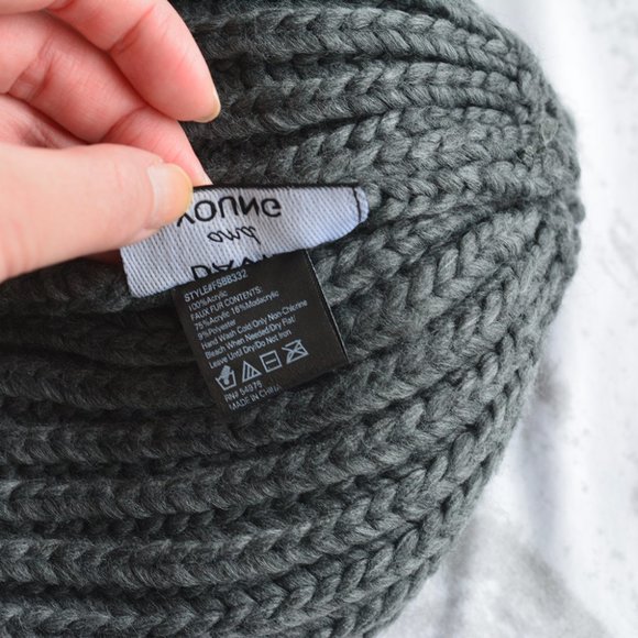 David and Young Grey Double‎ Pom Pom Beanie - Picture 5 of 7